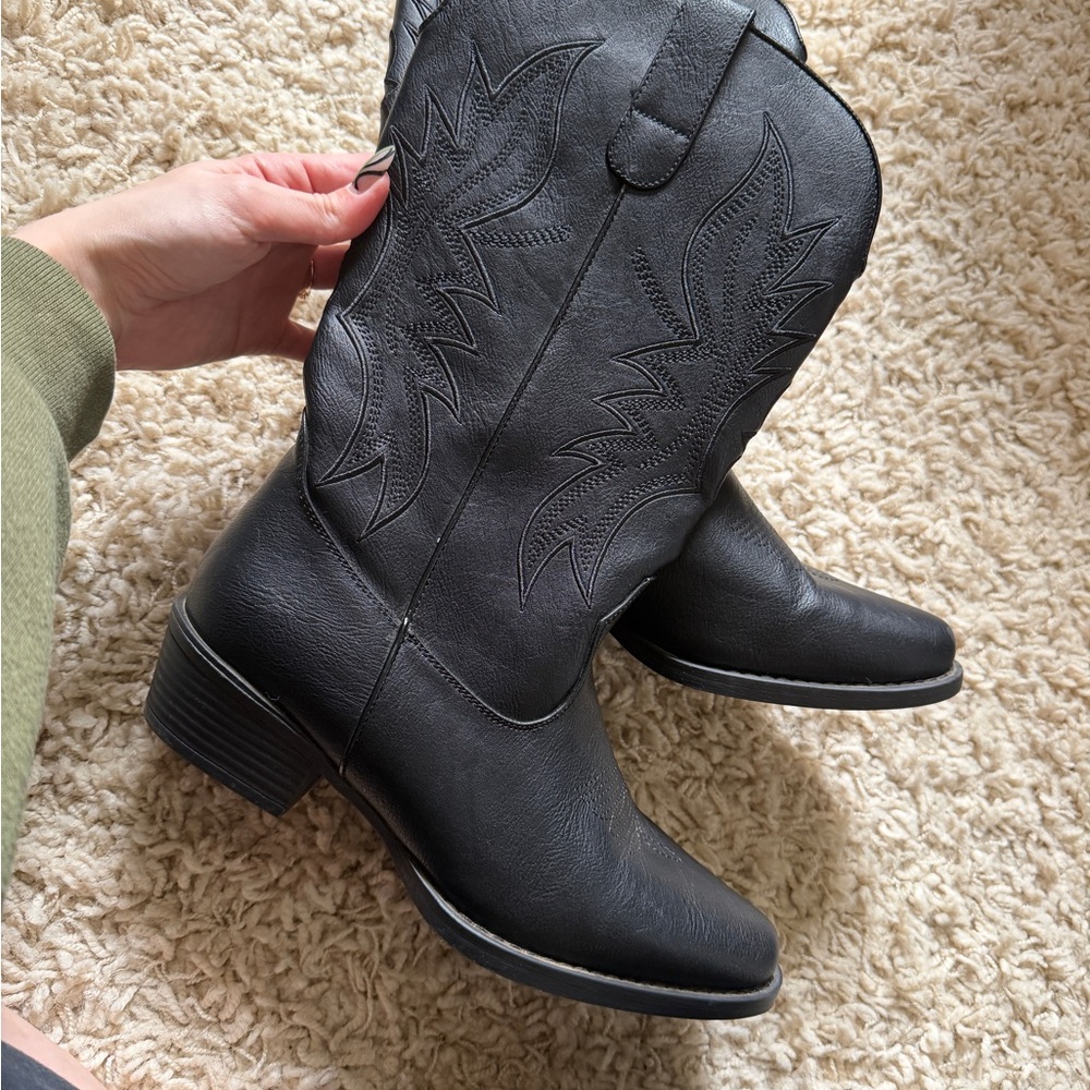 Black Western Cowboy Boots - Picture 3 of 4
